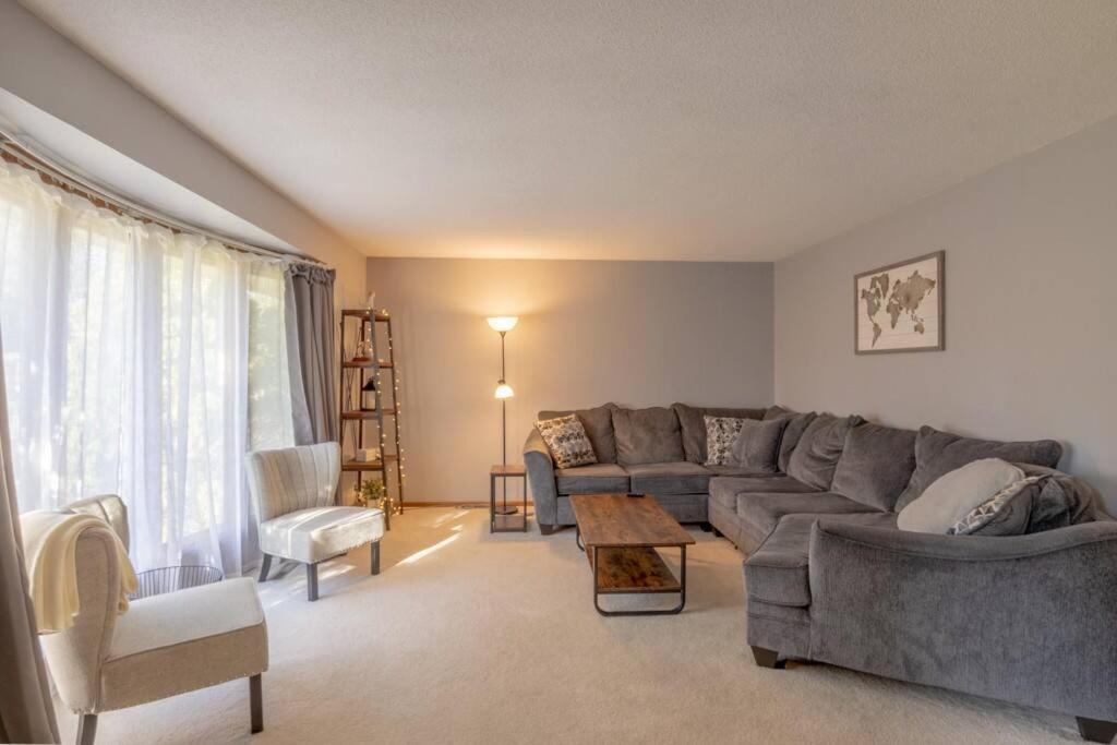 Family Home W/ 2 King, 2 Queen Beds + Game Room Бемиджи Экстерьер фото